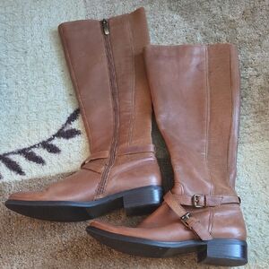 Chic Tan Leather Heeled Boots